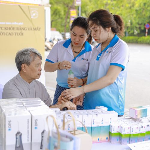 Nhãn hàng DPS cùng nha khoa Dental House tổ chức thành công sự kiện chăm sóc sức khỏe người cao tuổi